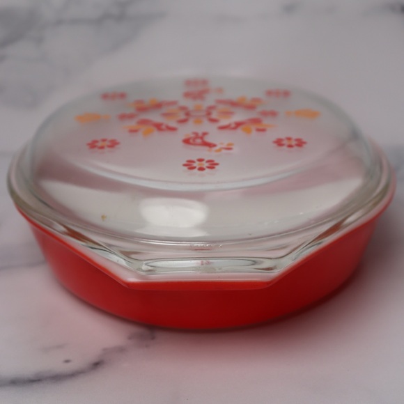 Vintage Pyrex 1 1/2 QT Red Friendship Birds Oval Divided Lidded Casserole - Picture 4 of 9